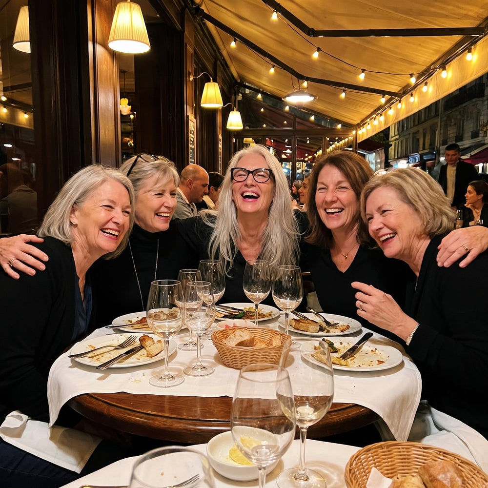 Dîner entre amies de plus de 60 ans